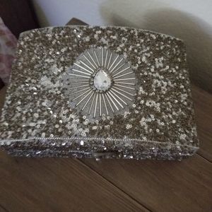 Jewelry box